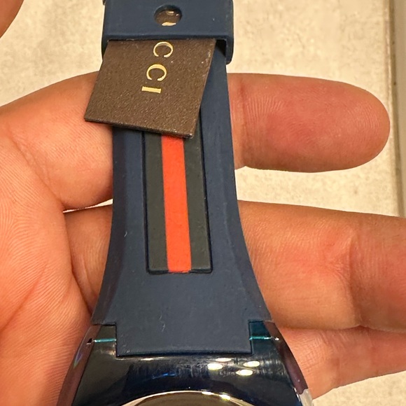 Gucci Sync XXL Blue Rubber Unisex Watch YA137104 - Picture 3 of 10